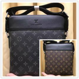 Picture of LV Mens Bags _SKUfw135424970fw